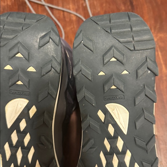 Altra Lone Peak All-Weather 2, Sz 10.5 - Picture 14 of 15